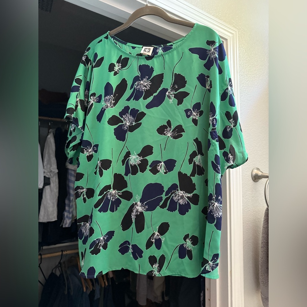 Anne Klein Green and Black Floral Top